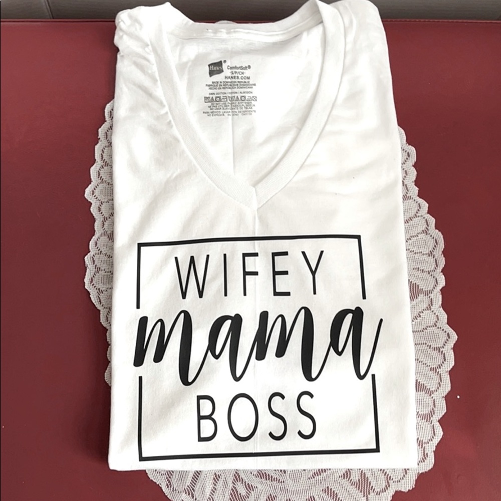 Wifey, mama, Boss white short sleeve shirt 💪🏼